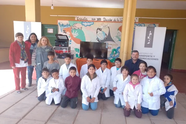 Escuela del paraje “San Lorenzo” recibió equipamiento tecnológico