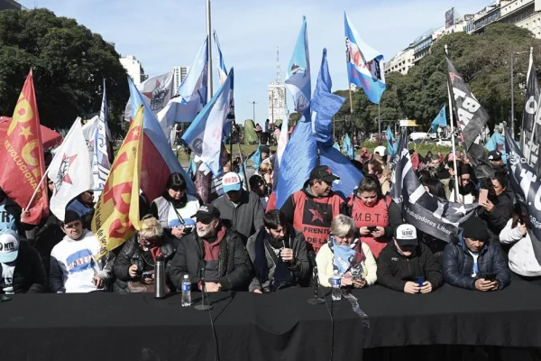Unidad Piquetera y la izquierda marchan a Plaza de Mayo 
