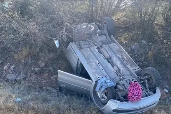 Mujer de 33 años volcó con su auto de norte a sur en cercanías a Olta