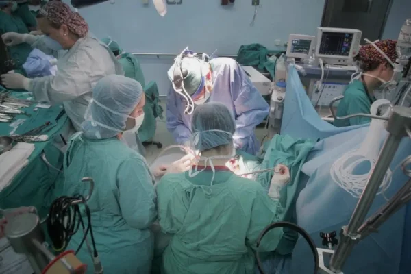 En el Garrahan lograron realizar tres trasplantes simultáneos
