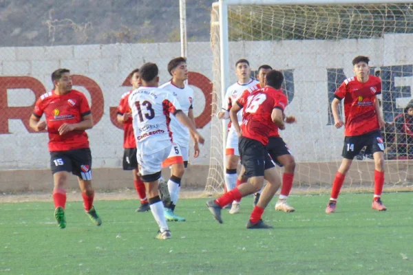 Unión y el “Rojo” juegan por llegar a la Liguilla en Chilecito