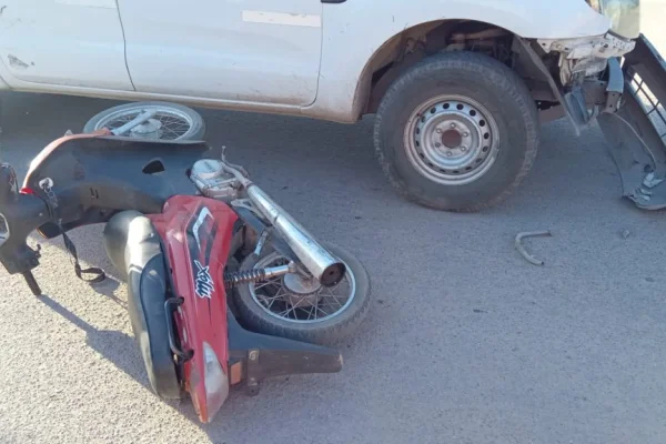 Dos mujeres heridas tras el choque de una camioneta y una motocicleta