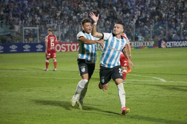 Atlético Tucumán pegó en el momento justo y festejó ante Barracas Central