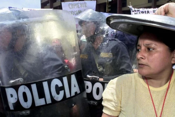 Perú extendió el estado de sitio y expulsará a inmigrantes ilegales