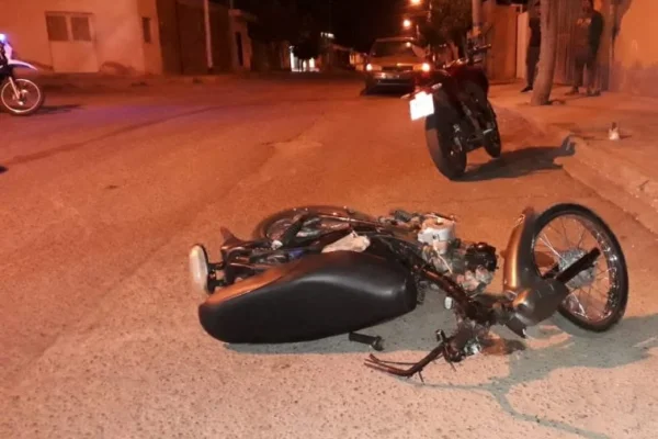 Motociclista chocó a otra moto y se dio a la fuga