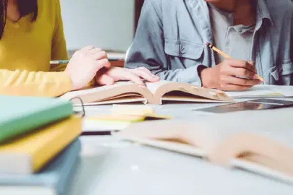 Día del Estudiante: por qué se celebra en la misma fecha que el Día de la Primavera y cuál es su origen