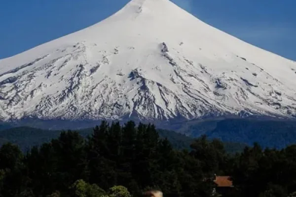 Alerta en Chile por el intenso aumento de la actividad de un volcán cercano a Neuquén