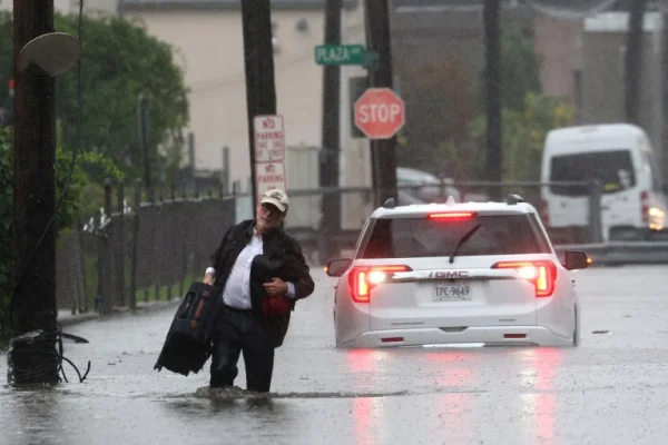 Nueva York bajo el agua: declararon la emergencia por fuertes lluvias e inundaciones