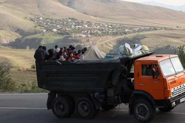 Más de 100.000 habitantes de Nagorno Karabaj huyeron a Armenia