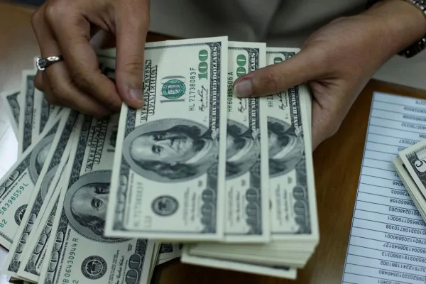 El dólar blue desatado supera los $1.000: ¿hasta cuándo seguirá el rally?