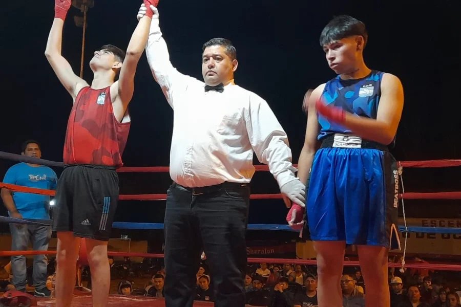 Gabriel Atencio ganó por RSC.