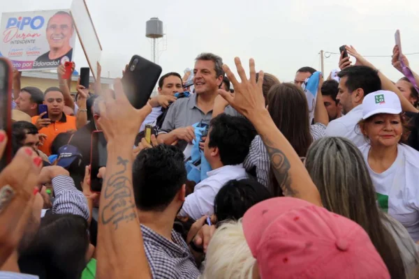 Massa cierra una caravana en La Matanza junto a Kicillof y Máximo Kirchner