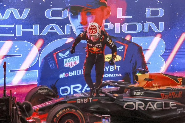 El neerlandés Verstappen se consagró tricampeón de la Fórmula 1