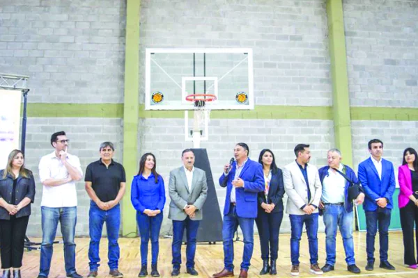 Inauguran polideportivo en la ciudad de Villa Unión