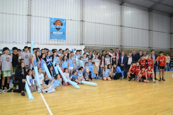 Quintela inauguró la cancha de básquet en Atlético Chilecito
