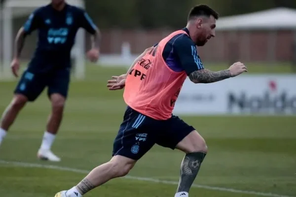 Messi trabajó a la par y sería titular en la Selección Argentina frente a Paraguay