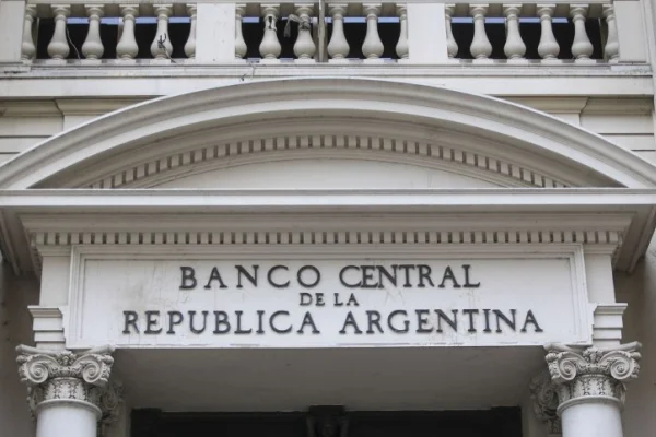 El Banco Central subió la tasa de interés al 133% anual, para tratar de frenar el desarme de plazos fijos