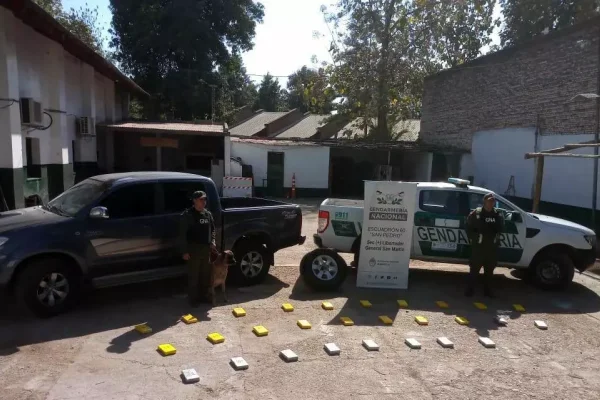 Gendarmería decomisó 28 kg de cocaína que eran trasladados de una rueda de auxilio de una camioneta