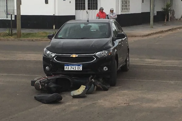 Dos jóvenes heridas tras chocar contra un automóvil en Chepes