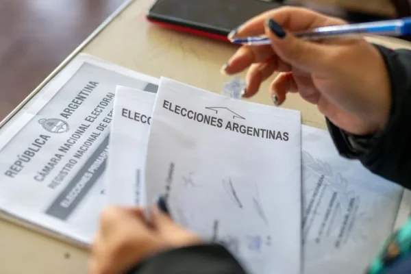 Los argentinos eligen un nuevo Gobierno en comicios que mantienen incógnita sobre si habrá balotaje