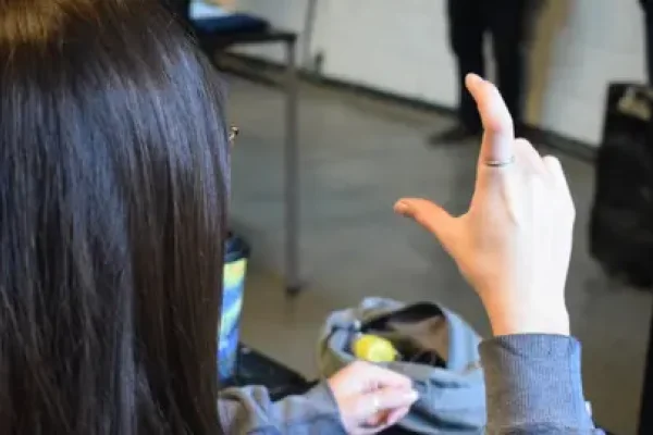 Lanzan un curso gratis de lengua de señas en Río Cuarto: cuándo inicia y cómo anotarse
