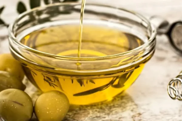 La Anmat prohibió la venta de tres marcas de aceite de oliva producidas en Córdoba