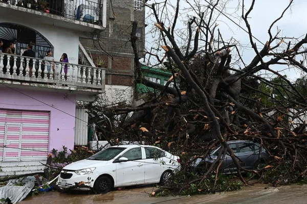 Hay al menos 27 muertos y cuatro desaparecidos por el paso del huracán Otis en México