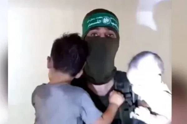 Escalofriante: un bebé argentino de 9 meses entre los rehenes de Hamás