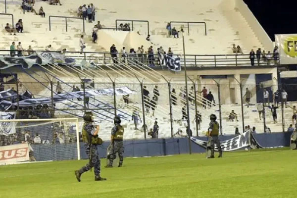 Día de furia en la Primera Nacional: se suspendió el choque entre Quilmes y Gimnasia de Mendoza y hubo caos tras la derrota de Chacarita