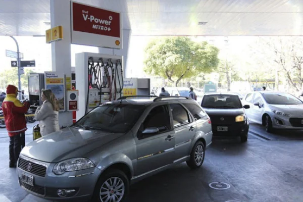 El Gobierno lanzó un ultimátum a las petroleras por la escasez de combustible