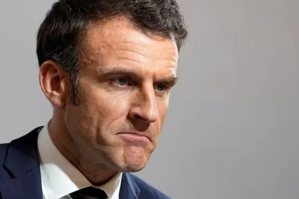 Francia quedó a un paso de prohibir el lenguaje inclusivo: Macron apoya la iniciativa