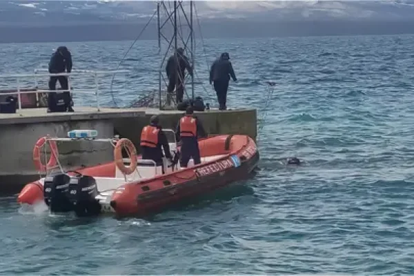 Rescataron a una mujer que cayó al lago Nahuel Huapi