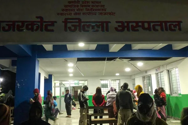Al menos 56 muertos y decenas de heridos por un terremoto en Nepal