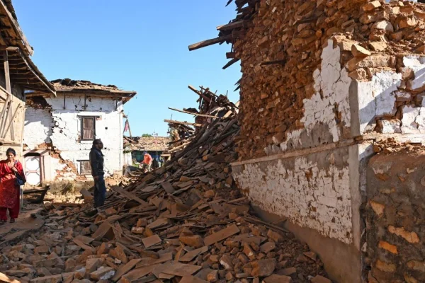 Casi 150 muertos por el sismo en Nepal