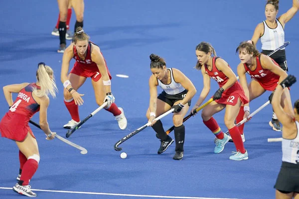 Las Leonas y Los Pumas llenaron de oro el anochecer del sábado