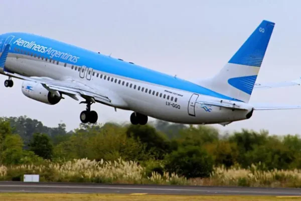 Un avión que había partido desde Jujuy aterrizó de emergencia en Córdoba