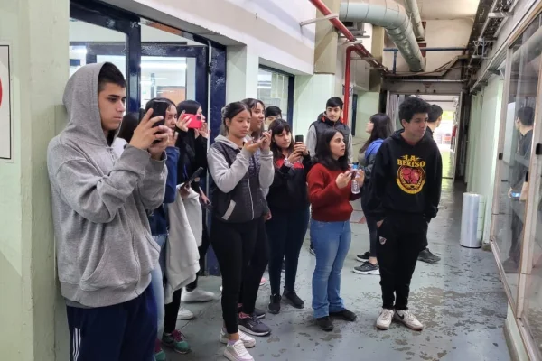 Estudiantes de la EPET visitan fábricas en Capital