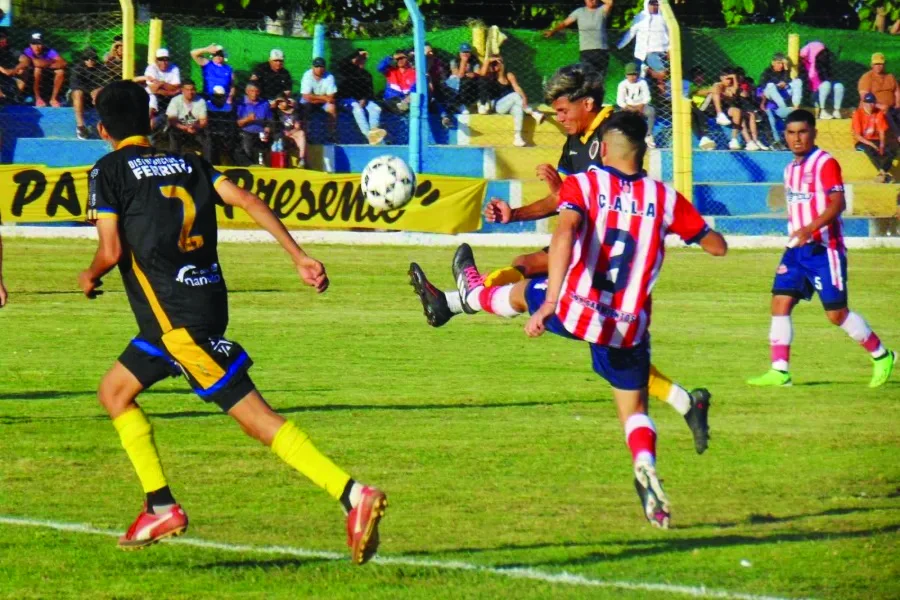Duelo chileciteño entre Los Andes y Defensores.