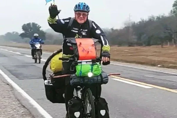 Un jubilado  logró recorrer toda la Ruta 40 en su bicicleta