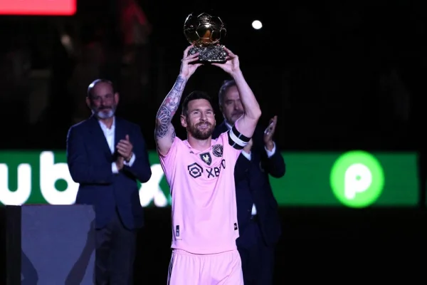 Messi celebró su octavo Balón de Oro para cerrar el año