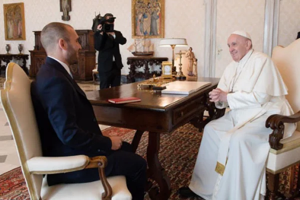 El Papa Francisco se reunió con el ex ministro de Economia Martín Guzmán