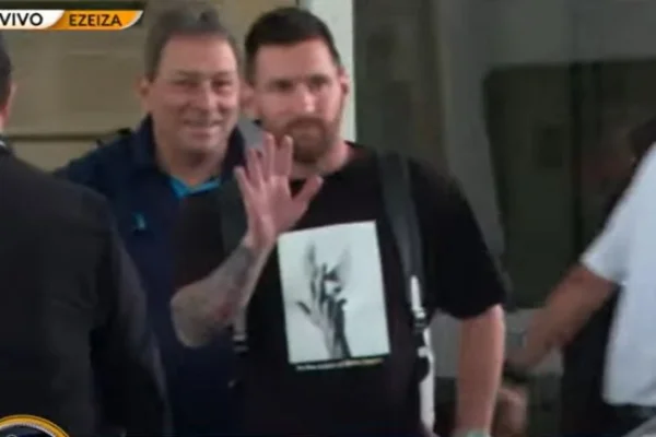 Llegó Messi a la Argentina en su avión: Scaloni, listo para enfrentar a Uruguay y Brasil