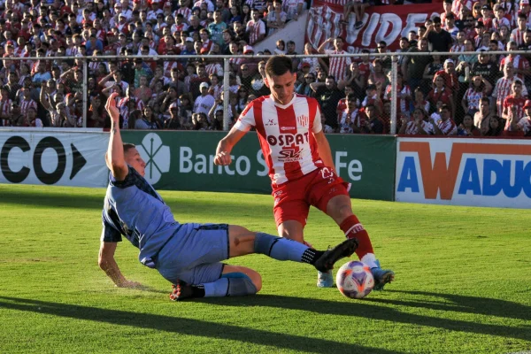 Unión juega ante Belgrano un partido clave para zafar del descenso