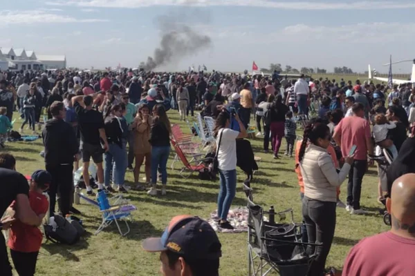 Se estrelló un avión en un festival aéreo: murieron dos pilotos