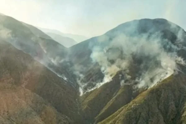 El incendio forestal en Vichigasta no causó hasta el momento evacuaciones ni afectó viviendas