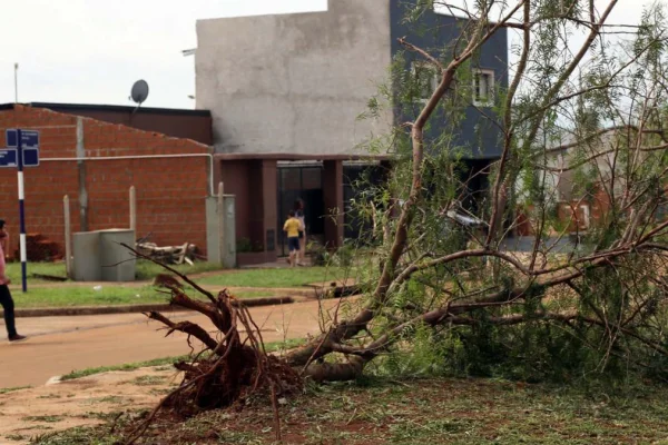 Temporal de viento, lluvia y granizo afectó a más de 20 barrios de la ciudad de Posadas