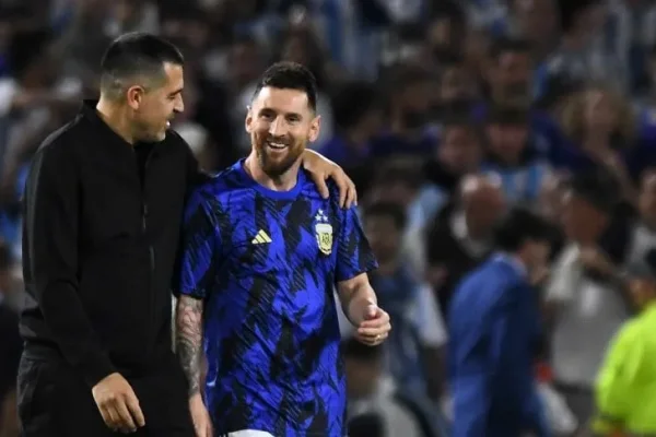 Risas y abrazos: el reencuentro de Messi y Riquelme en la previa de Selección Argentina vs. Uruguay