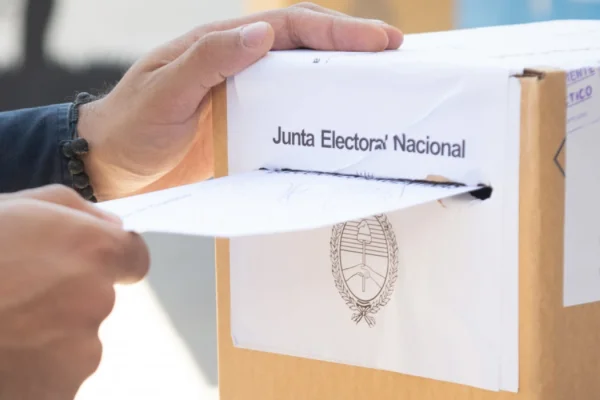 Balotaje: las agrupaciones políticas podrán custodiar el traslado de urnas