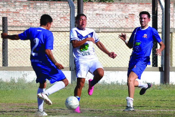 Vélez volvió a ganar y se afianza en la Primera “B”