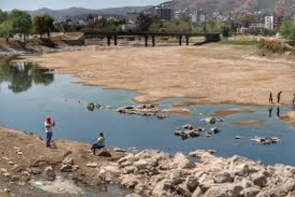 Crisis hídrica en Córdoba: decretaron la alerta roja en Villa Carlos Paz por la falta de agua potable